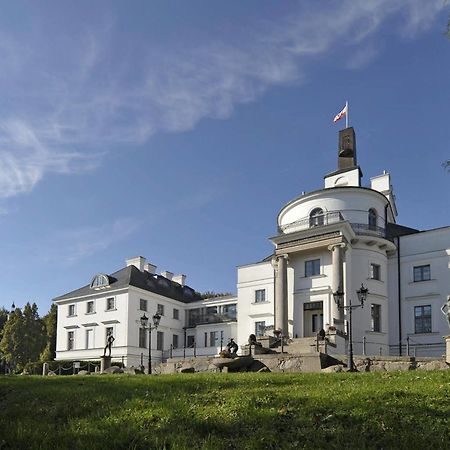 Schlosshotel Burg Schlitz Hohen-Demzin Exterior foto